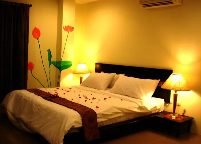 Hotel The Bang Khun Phrom