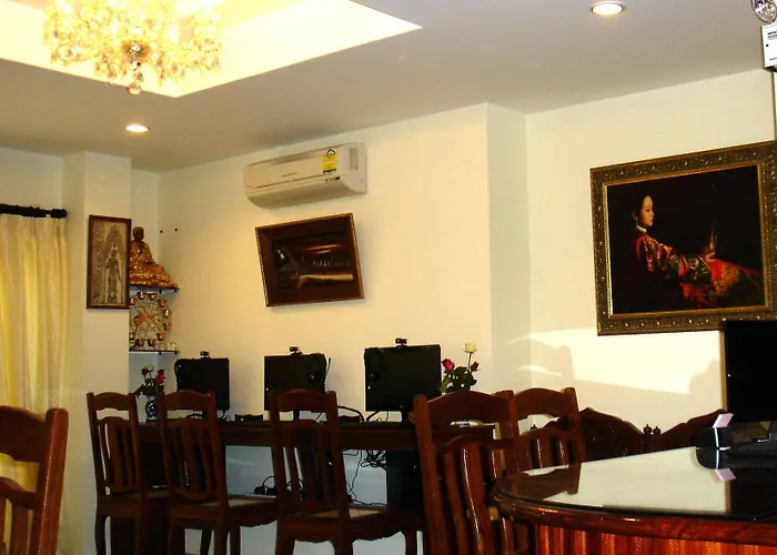 Hotel The Bang Khun Phrom