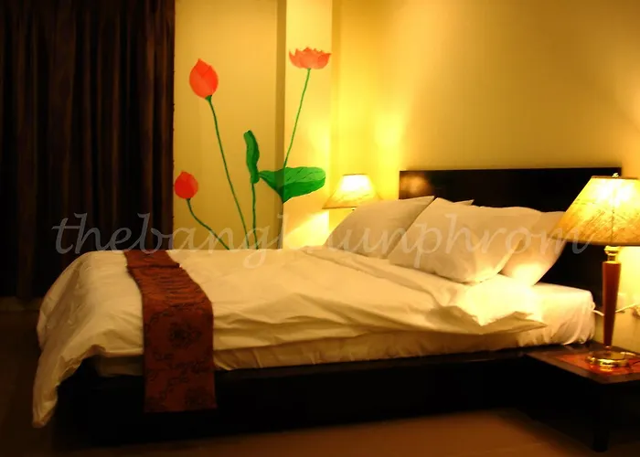 The Bang Khun Phrom Hotel 3*